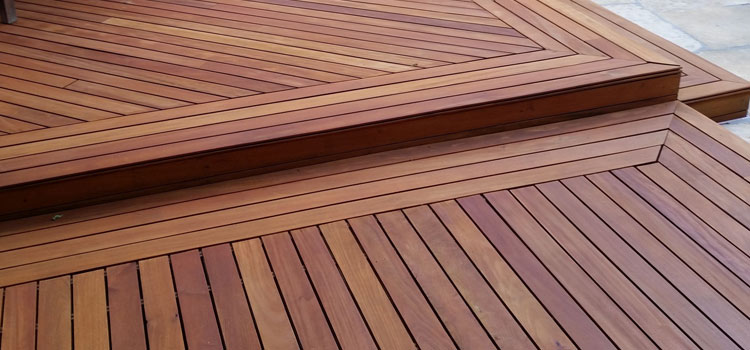 Redwood Decking Material in Castaic, CA